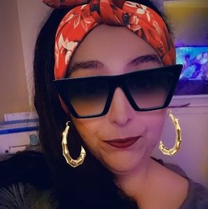 Meet your Posher, Crystal